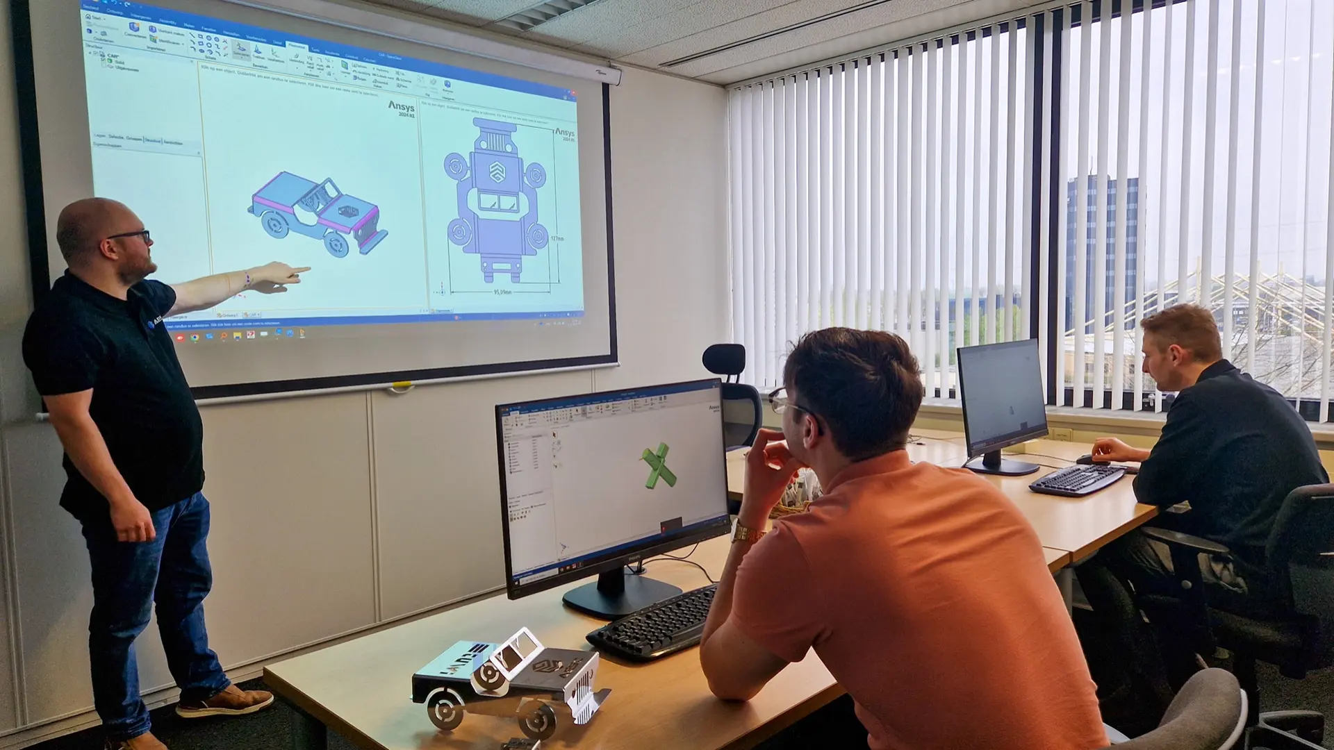 Softwaretraining Softwaretraining bij AESC in 's-Hertogenbosch - eindejaarsactie maakindustrie